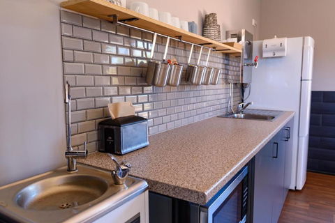 Oasis Newman - Accommodation Directory 6