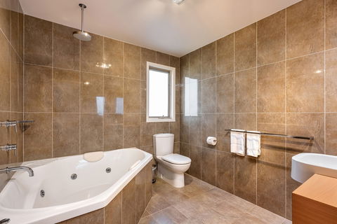 Alpenglow - Accommodation Directory 6