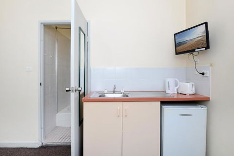 Parade Lodge - Accommodation Directory 5