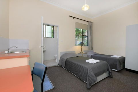 Parade Lodge - Accommodation Directory 2
