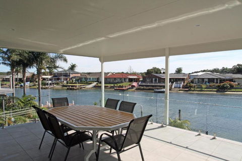 Unbeatable Waterfront Location - Accommodation Directory 1