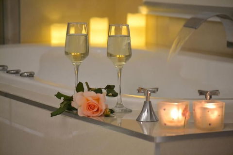 Sapphire Shores Luxury Retreat - Accommodation Directory 0