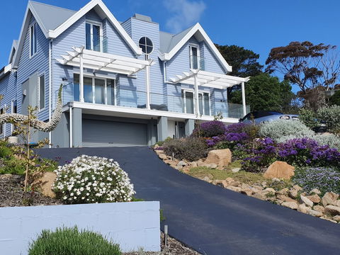 Sapphire Shores Luxury Retreat - Accommodation Directory 3