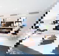 MADDISON 3BDR Port Melbourne Apartment