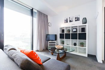 ROBYN, 1BDR Melbourne Apartment - Accommodation Directory 0