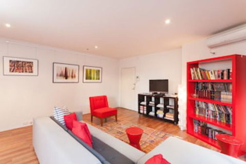 BENJAMIN, 2BDR Melbourne Apartment - Accommodation Directory 0