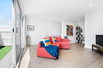 DINA, 2BDR Carlton Apartment - Accommodation Directory 0