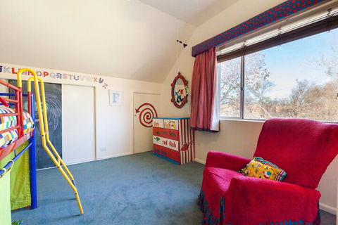 KELLY, 3BDR Northcote House - Accommodation Directory 4
