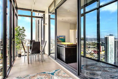 MJ Shortstay Bank Apartments - Accommodation Directory 6