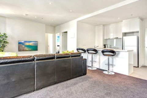 MJ Shortstay Bank Apartments - Accommodation Directory 4