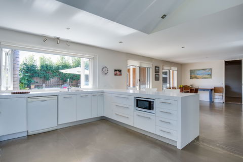 Portsea Place - Accommodation Directory 4