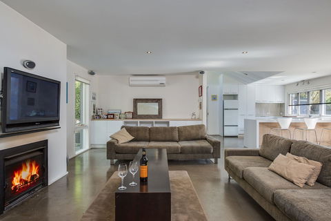 Portsea Place - Accommodation Directory 2