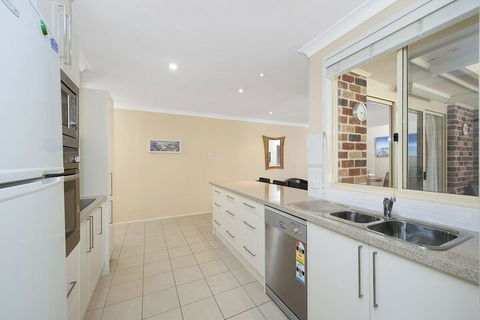 The Bay House 48 Government Road - Accommodation Directory 6