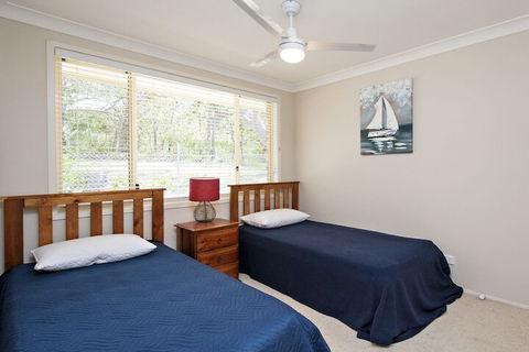 The Bay House 48 Government Road - Accommodation Directory 2