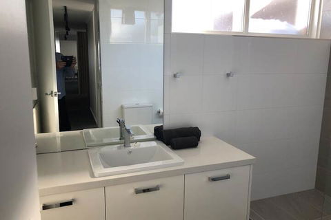 Twin Towers 502A - Accommodation Directory 4