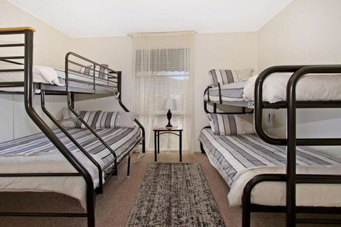 Delany Surprise Pet Friendly House - Accommodation Directory 6