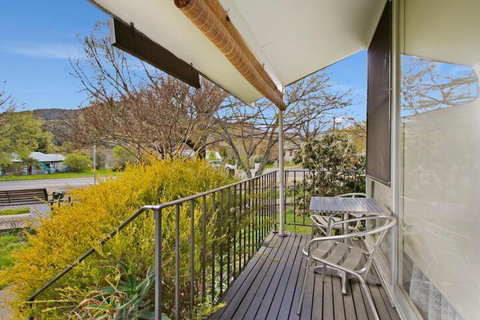 Delany Surprise Pet Friendly House - Accommodation Directory 3