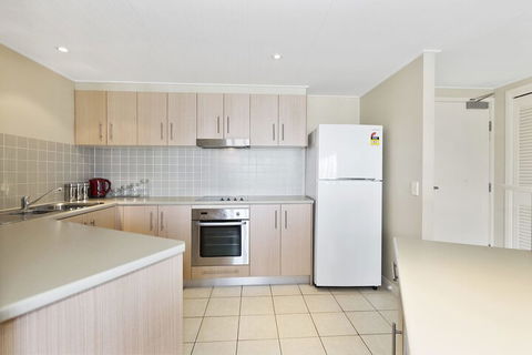 RESORT On The BEACH 4302 - Accommodation Directory 3