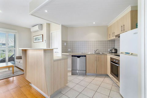 RESORT On The BEACH 6126 27 - Accommodation Directory 3