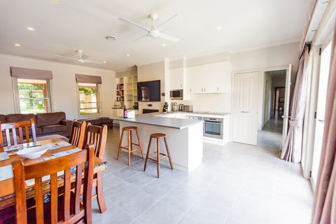 BEL MIREN DUSTY MILLER - Accommodation Directory 2