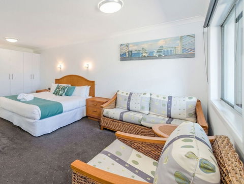 Adrift Apartments - Accommodation Directory 6
