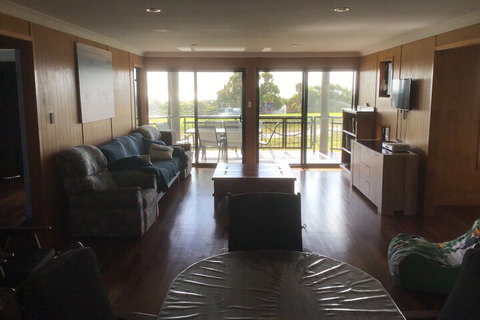 DRIFTWOOD - Accommodation Directory 4