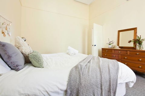 WB319 Chatswood Charmer Roomy 3 Bed Apartment - Accommodation Directory 0
