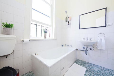 WB319 Chatswood Charmer Roomy 3 Bed Apartment - Accommodation Directory 5