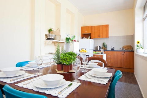WB319 Chatswood Charmer Roomy 3 Bed Apartment - Accommodation Directory 1