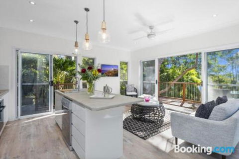 Avalon Tree House - Accommodation Directory 2