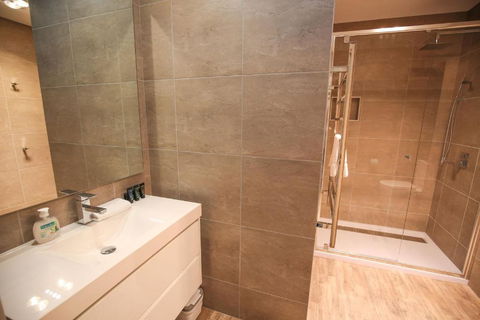 Aberdeen - Accommodation Directory 6