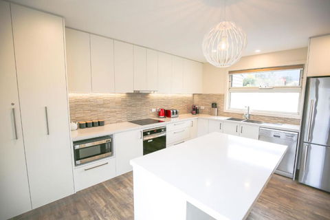 Aberdeen - Accommodation Directory 2