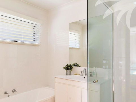 Amaroo Sunset Lodge - Accommodation Directory 5