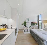 Luxury Home Hidden in the Urban Oasis - Accommodation Directory