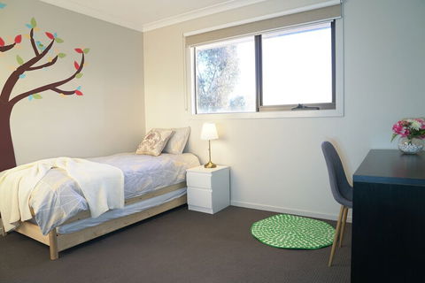 Cozy & Spacious House In Melbourne - Accommodation Directory 6