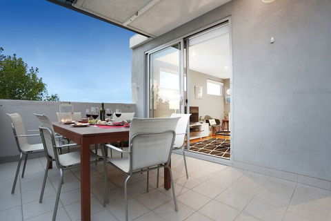 Essendon Sub Penthouse On Napier - Accommodation Directory 4