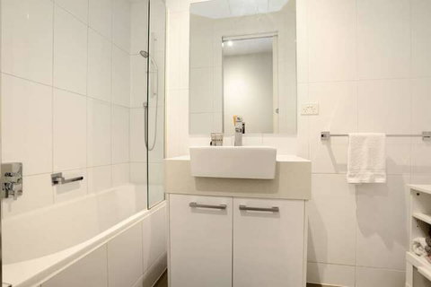 Essendon Sub Penthouse On Napier - Accommodation Directory 5