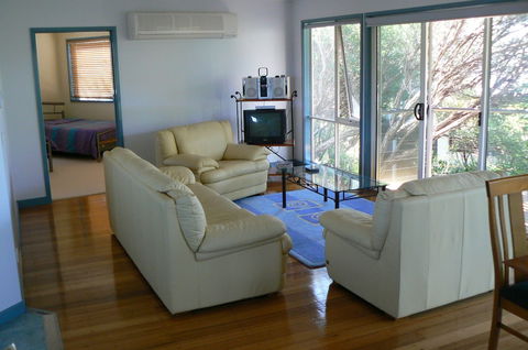 Sandy Point Beach Escape - Accommodation Directory 5