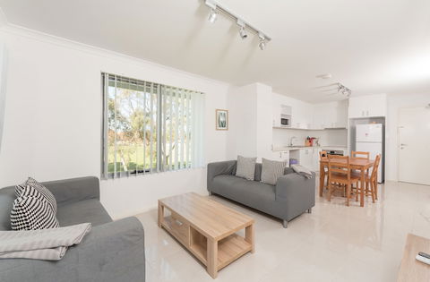Lakeview Suites - Accommodation Directory 4