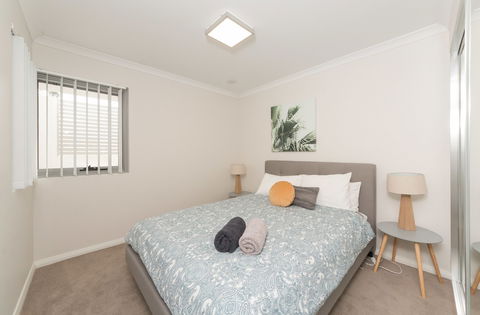 Lakeview Suites - Accommodation Directory 1