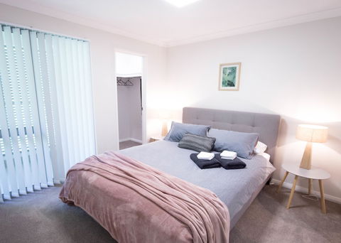 Lakeview Suites - Accommodation Directory 0