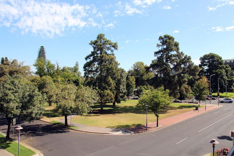 Adelaide CBD Apartment - 3BR, 2Bath & Carpark - Accommodation Directory 0