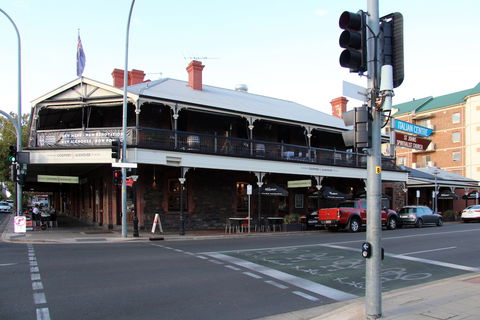 Adelaide CBD Apartment - 3BR, 2Bath & Carpark - Accommodation Directory 1