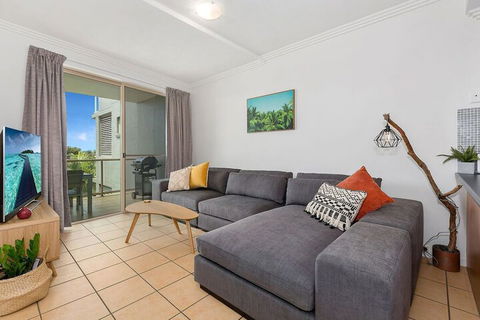 BEACH BLISS LUXURIOUS APARTMENT With POOL - Accommodation Directory 3