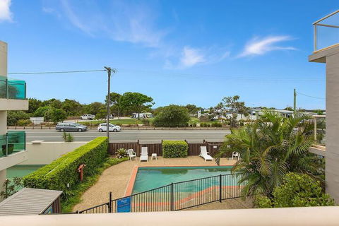 BEACH BLISS LUXURIOUS APARTMENT With POOL - Accommodation Directory 1