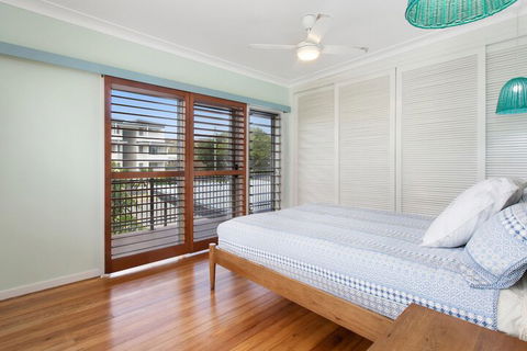 BEACH HOUSE On PEARL - Accommodation Directory 4