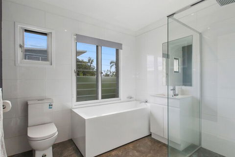BEACH HOUSE On PEARL - Accommodation Directory 7