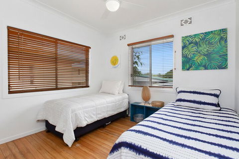BEACH HOUSE On PEARL - Accommodation Directory 1