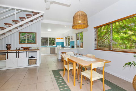BEACH HOUSE On PEARL - Accommodation Directory 3