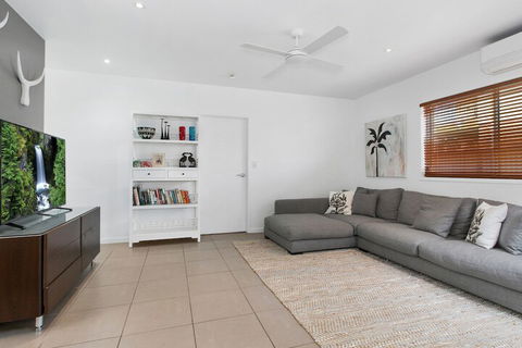 BEACH HOUSE On PEARL - Accommodation Directory 2